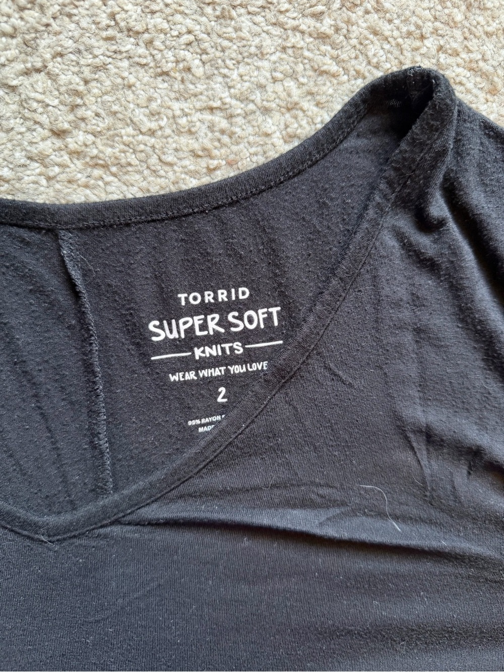 torrid Black V-Neck Short Sleeve Tunic Tee - Picture 2 of 2